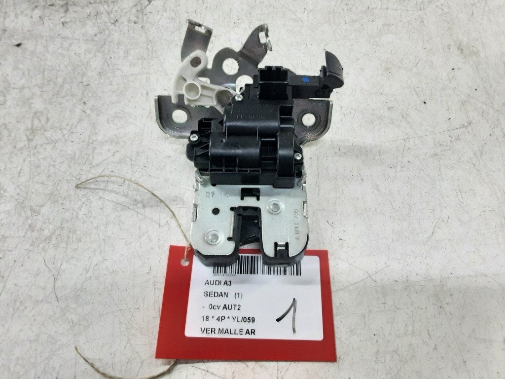 SERRURE COFFRE Audi A3 Limousine (8VS / 8VM) (4H0827505A), Mevr. I. Hauben, Haillon arrière, Audi, Utilisé
