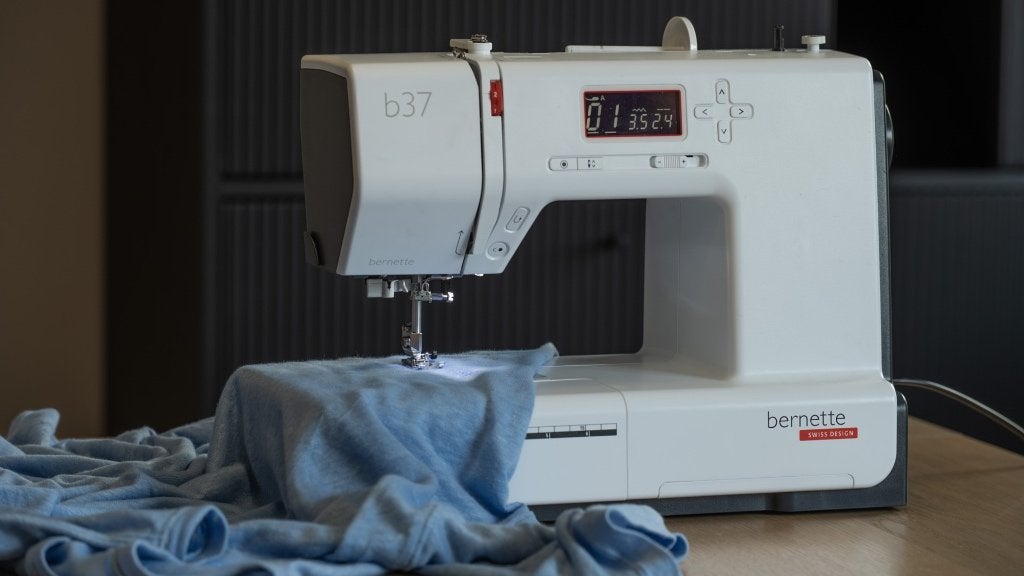 Bernette 37 ans, Enlèvement, Comme neuf, Machine à coudre, Bernina