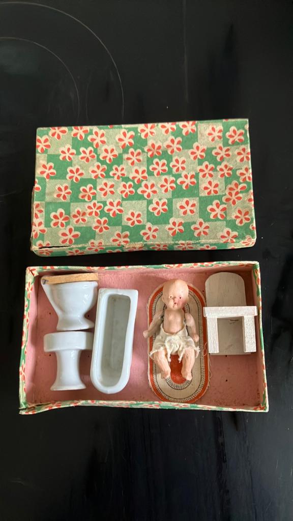 Ensemble de salle de bain vintage en porcelaine en  boîte, Enlèvement ou Envoi, Comme neuf