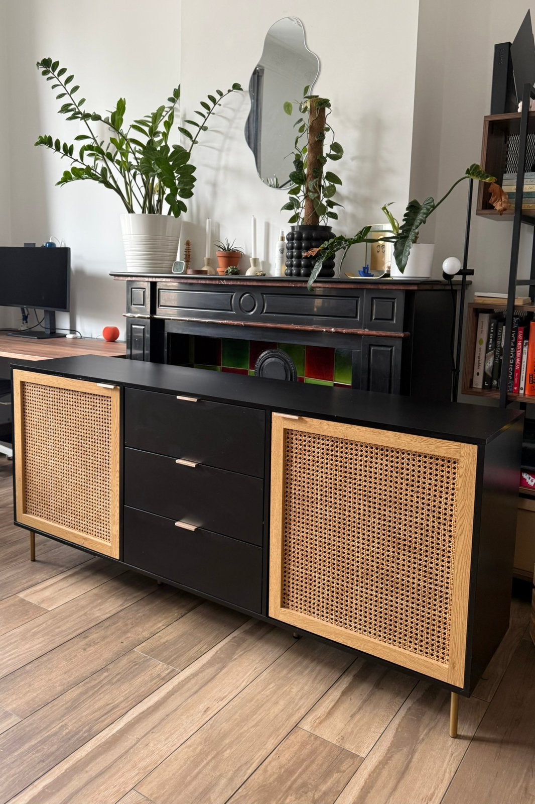 Buffet noir avec portes en cannage naturel, Ophalen, Gebruikt, Met deur(en), 150 tot 200 cm