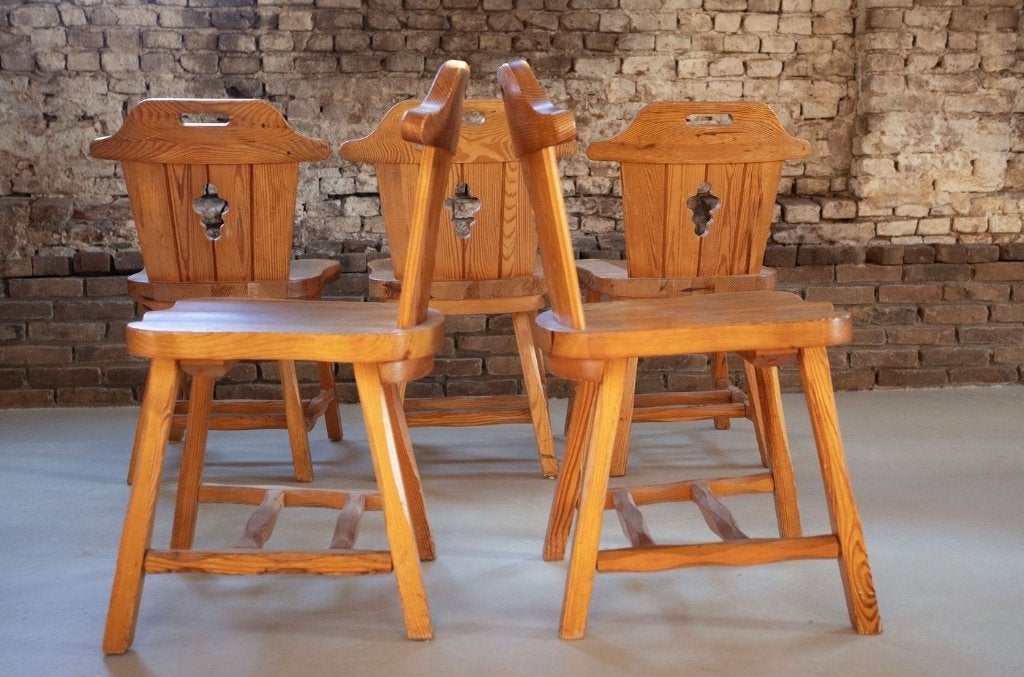 Set van vier sculpturale grenen eetkamerstoelen – jaren 70, Antiek en Kunst, Ophalen