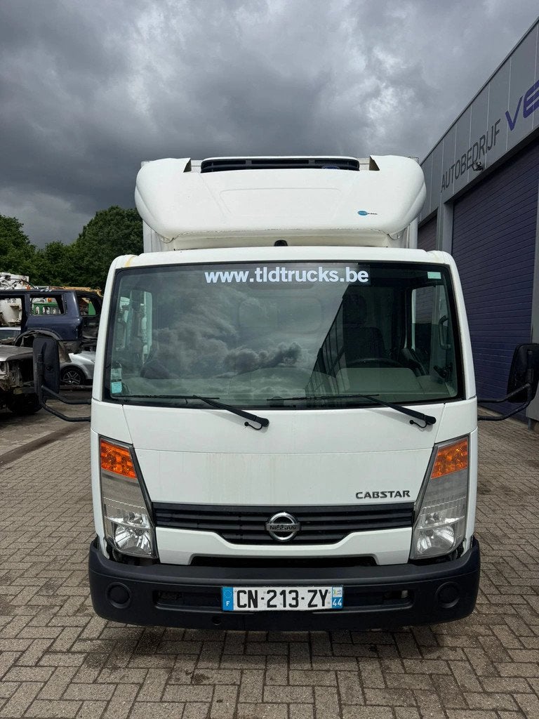 Nissan Cabstar *35.13-CARRIER FRIGO* (bj 2012), Autos, Camionnettes & Utilitaires, Achat, Boîte manuelle, Diesel, Occasion