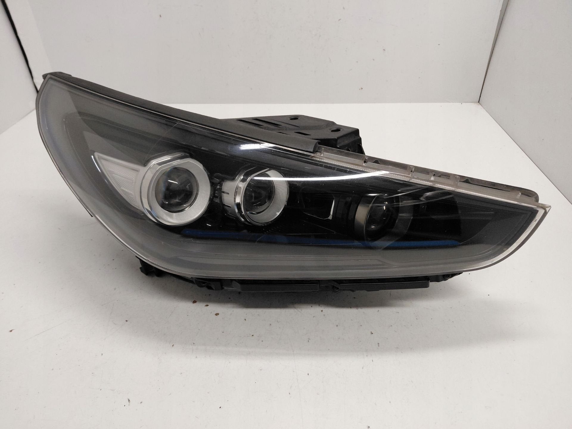 Phare droit Hyundai i30, Heolleung-ro 12
06797  Seoul, Info@hyundai.com, Utilisé, Hyundai