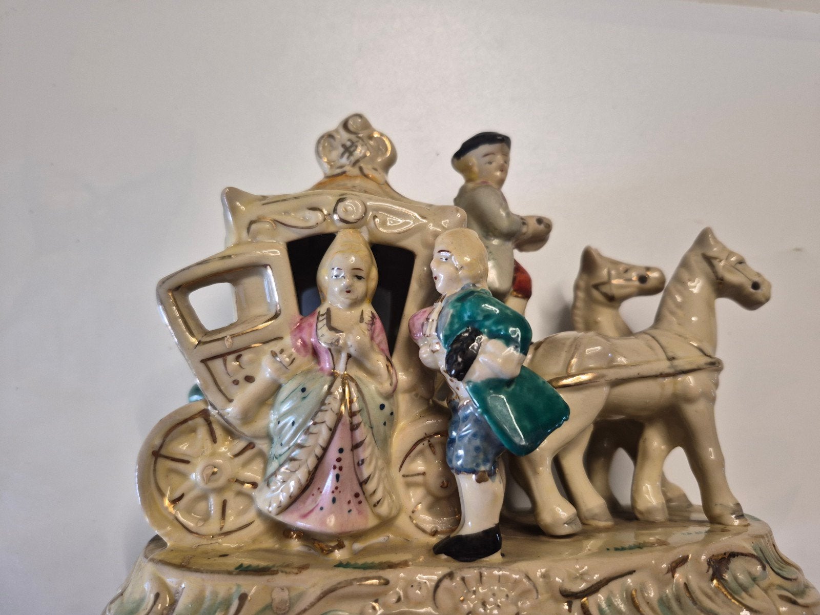 Vintage porseleinen koets met paarden en figuren, Ophalen