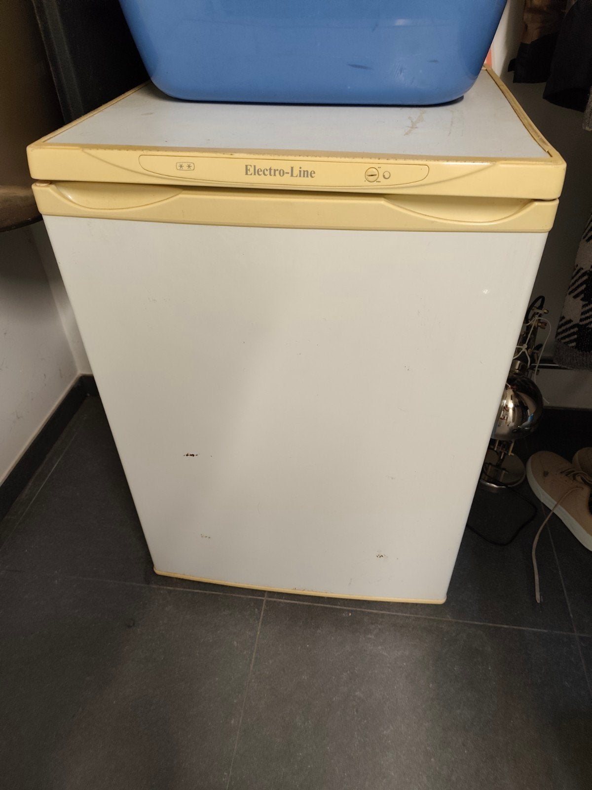 inskastje, Elektronische apparatuur, Ophalen