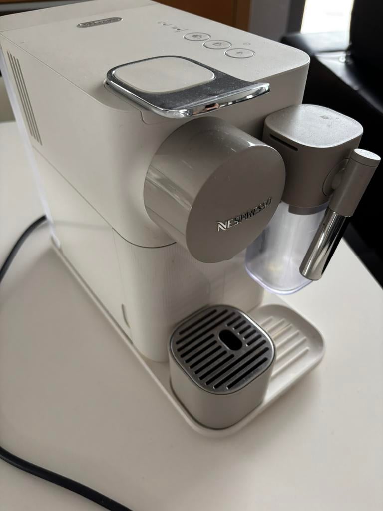 Nesspresso Delonghi koffiezetapparaat, Elektronische apparatuur, Ophalen, Koffiepads en cups, Gebruikt, Espresso apparaat