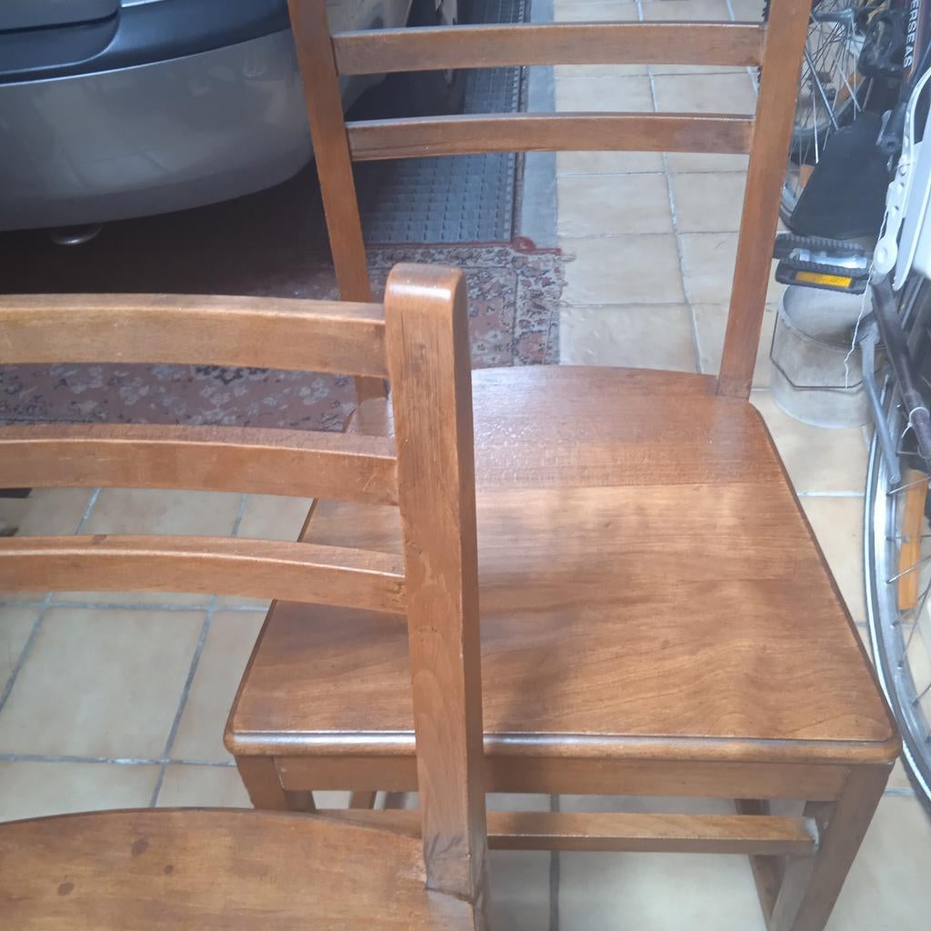 2 stoelen heel stevige + volledig houten stoelen 30€ voor 2, Ophalen