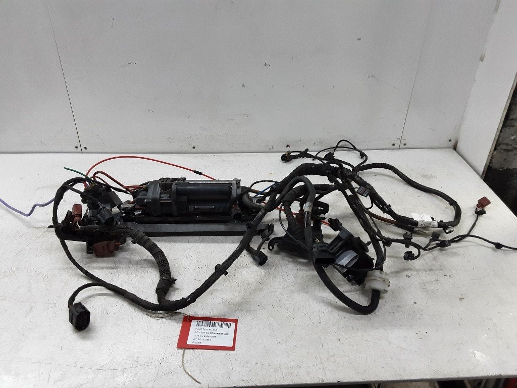 DIVERSEN DIVERS Porsche Taycan (Y1A) (9J1616006D), Gebruikt, Rue de l'Espoir 34 34
4030  GRIVEGNÉE, BE, Info@Collignon.be, Mevr. I. Hauben