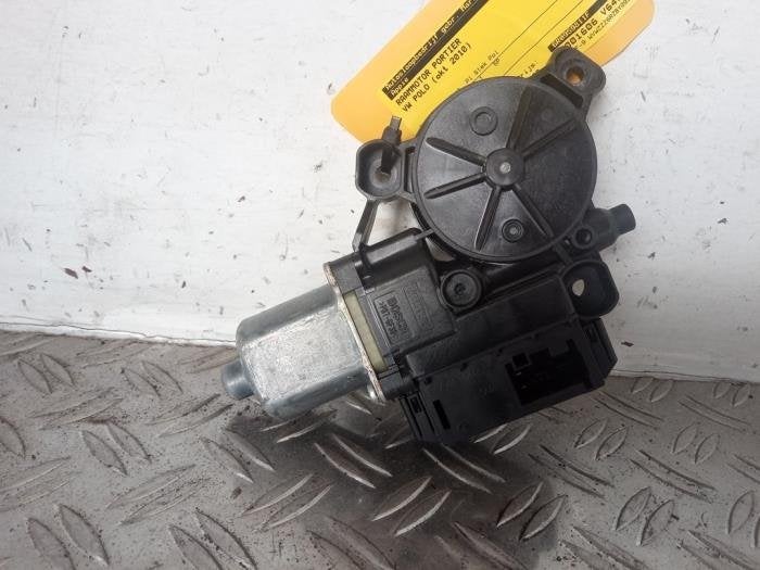 Moteur de vitre portière d'un Volkswagen Polo, Autos : Pièces & Accessoires, -, Volkswagen, -, 3 mois de garantie