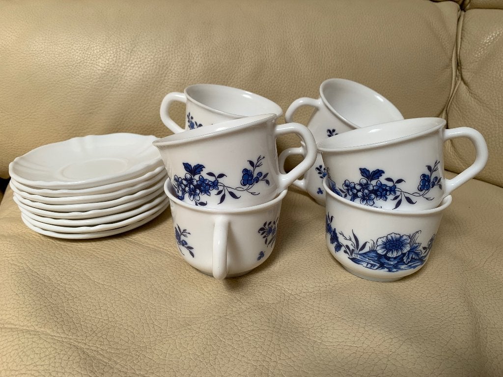 8 tasses et 8 sous tasses ARCOPAL, Antiquités & Art, Enlèvement