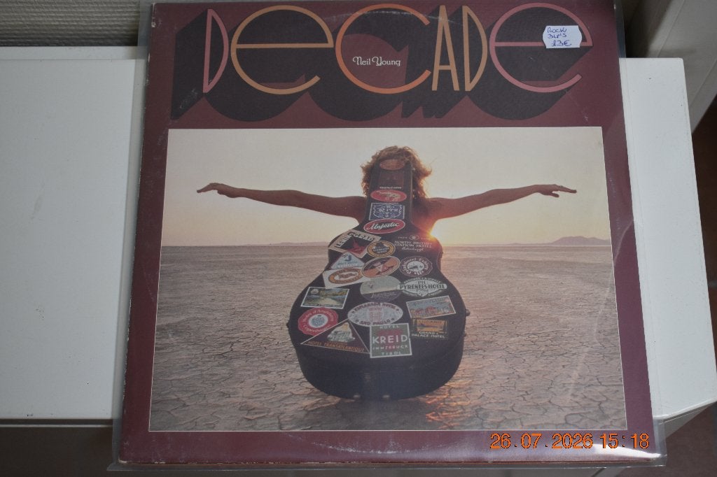 LP : Neil Young - Decade (3 LP's) (Rock), Cd's en Dvd's, Vinyl | Rock, Beschermende buitenhoes, Ophalen of Verzenden, Gebruikt