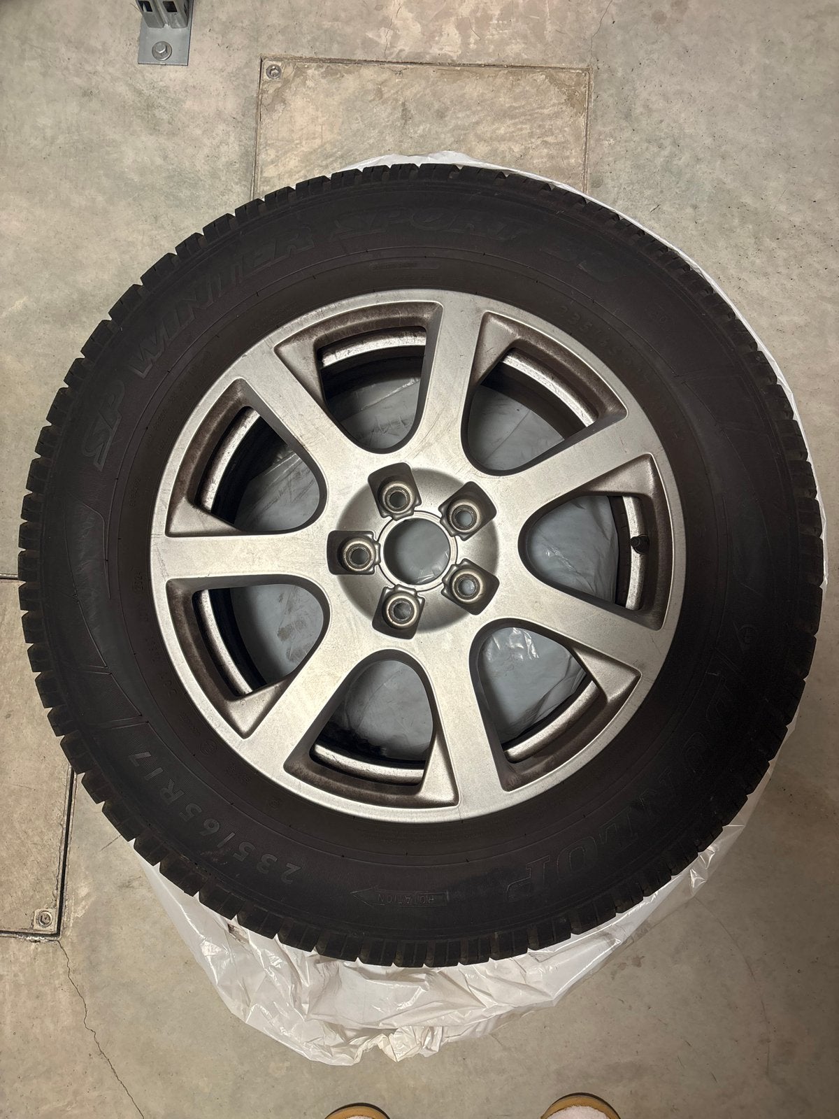 À vendre – Jeu de pneu hiver Audi Q5 – Dunlop 235/65 R17, Autos : Pièces & Accessoires, Pneus et Jantes, Pneus hiver, Véhicule de tourisme