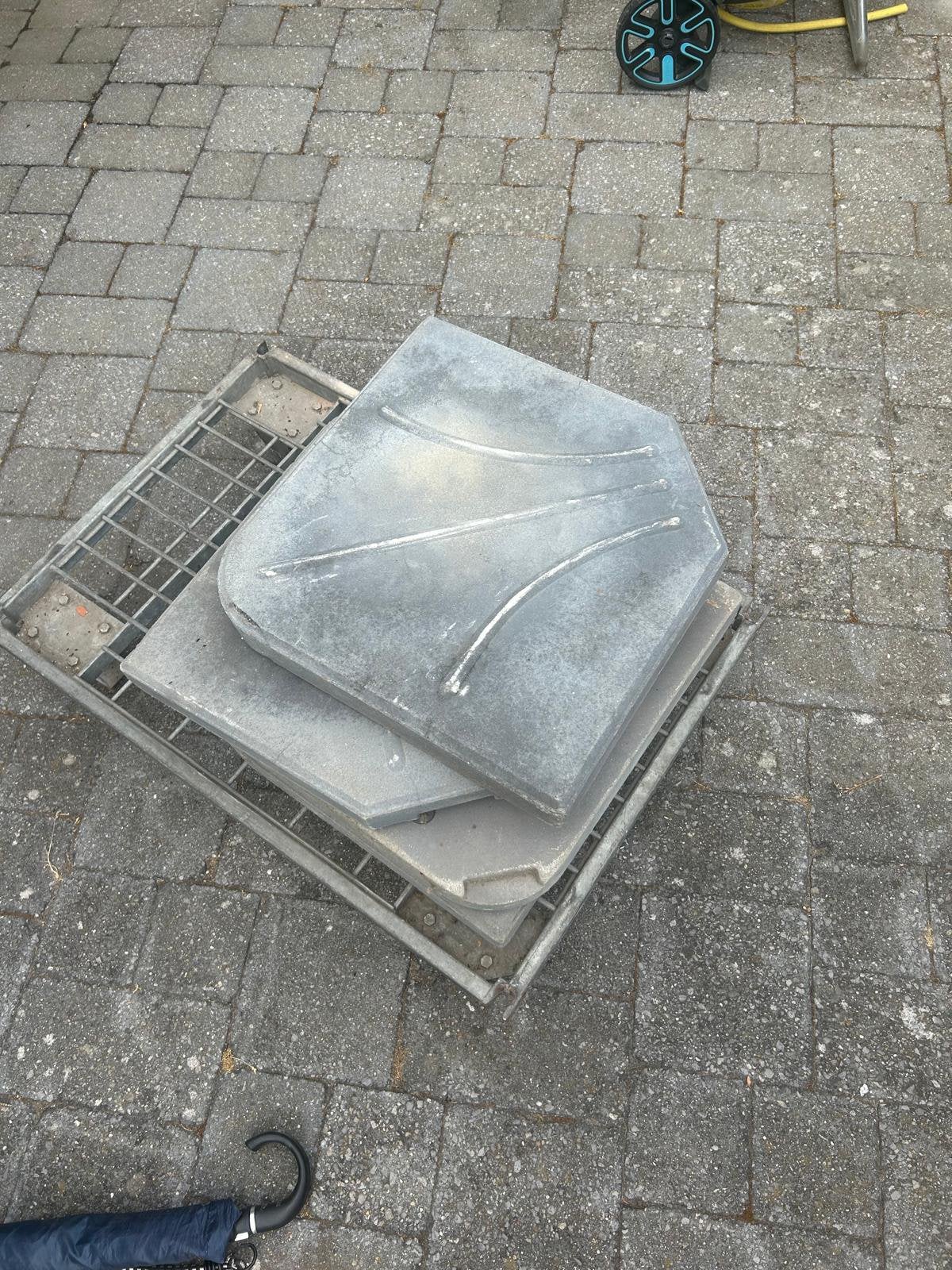 4 parasol tegels, Ophalen, Gebruikt
