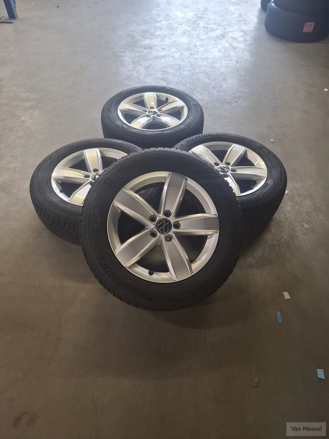Volkswagen Tiguan Bridgestone Blizzak LM005 215/65/R17 103H, Auto-onderdelen, Banden en Velgen, -, -, Banden en Velgen, 17 inch