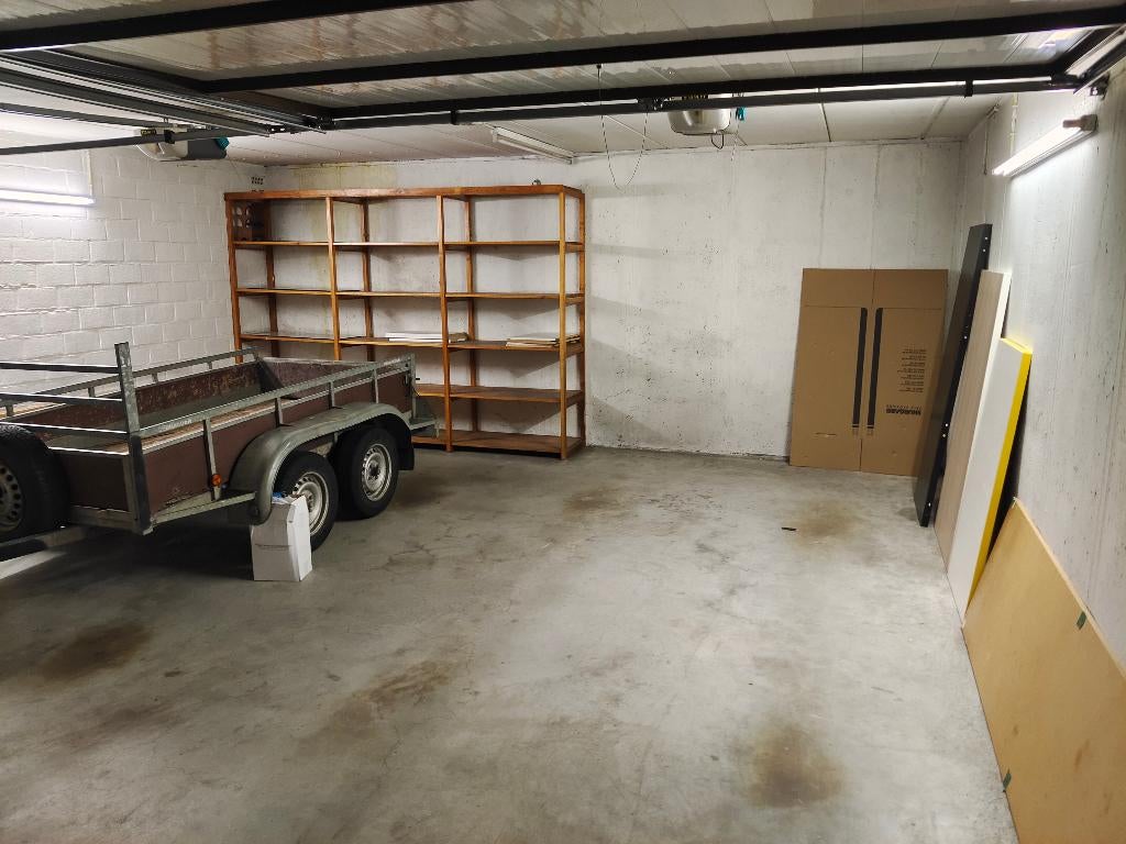 Dubbele gesloten garage box te huur in Berchem, Antwerpen (stad)