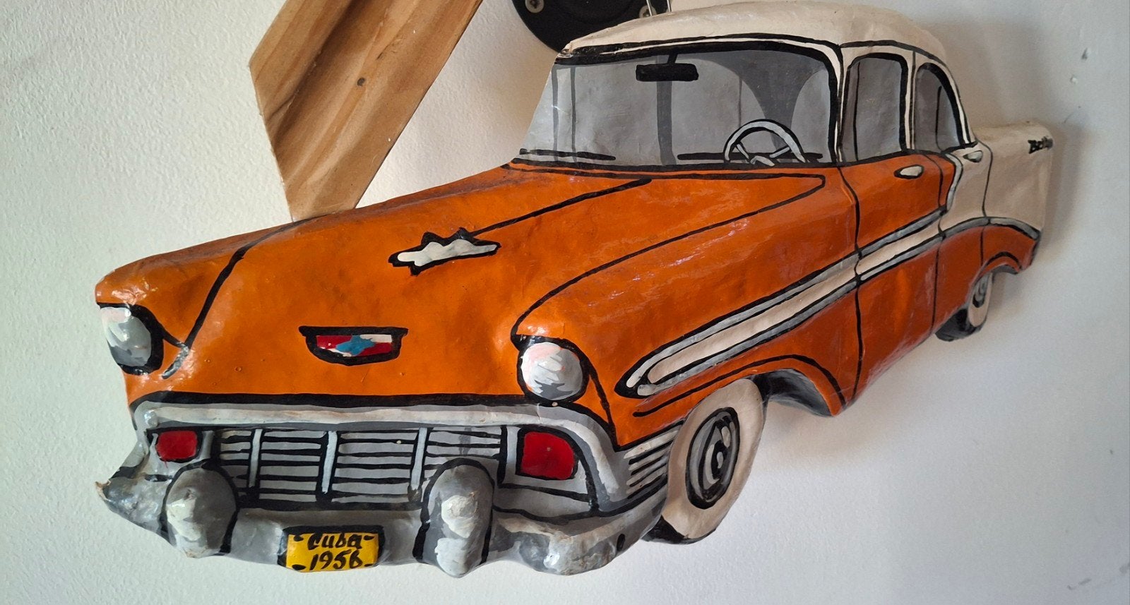 Voiture ancienne en cartonnage/papier mâché, Orange, De l'artiste lui-même, Enlèvement ou Envoi, Décoration murale