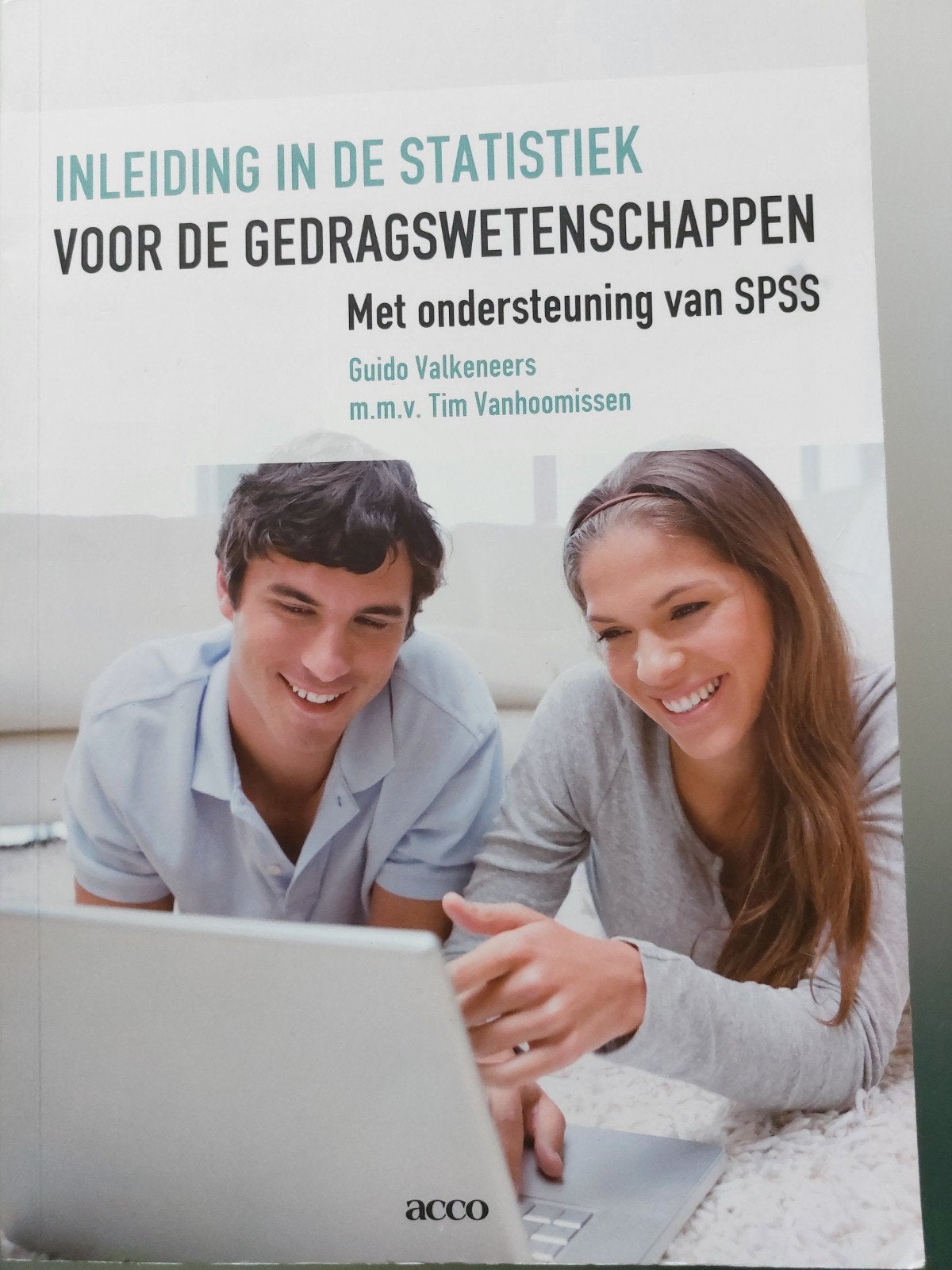 Inleiding statistiek voor de gedragswetenschappen met SPSS, Enlèvement ou Envoi, Tim Vanhoomissen; Guido Valkeneers