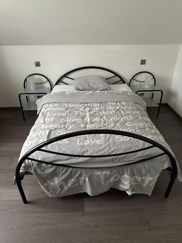 Bedframe in zwart metaal met lattenbodems 140x200, Huis en Inrichting, Slaapkamer | Bedden, Ophalen, Zwart, Tweepersoons, 140 cm