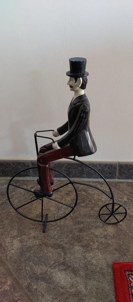 Antieke fietser..., Ophalen