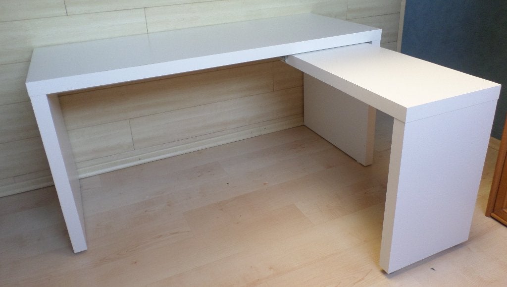 Ikea MALM bureau met uitschuifbaar stuk, Huis en Inrichting, Bureaus, Ophalen, Hout, Schoolbureau, Zo goed als nieuw