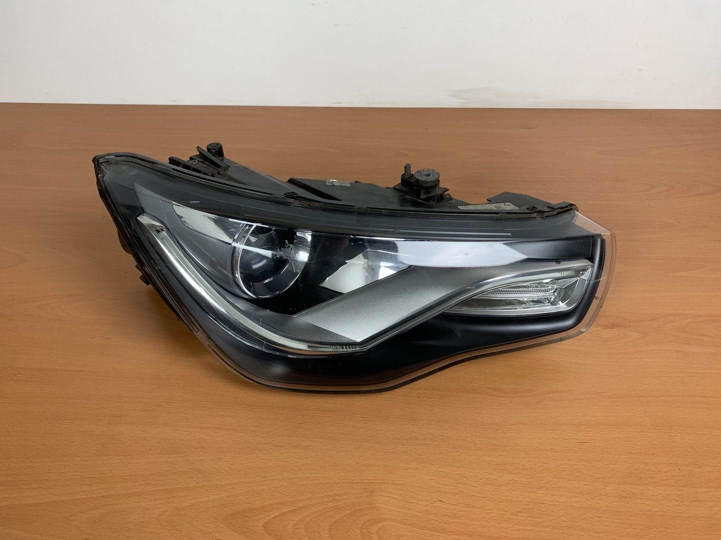 koplamp rechts audi A1 xenon / Led 2010 tot 2015 8X0941004M, Gebruikt, -, -, -