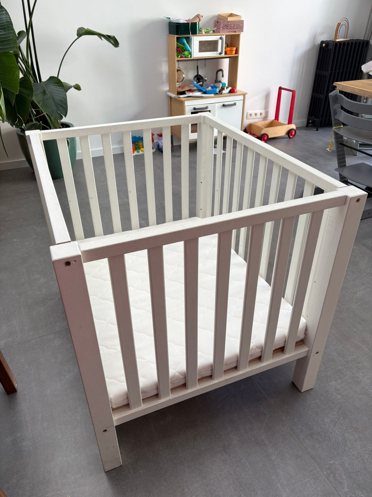 Parc bébé en bois blanc - 3 hauteurs - avec matelas, Enfants & Bébés, Parcs, Enlèvement, Comme neuf