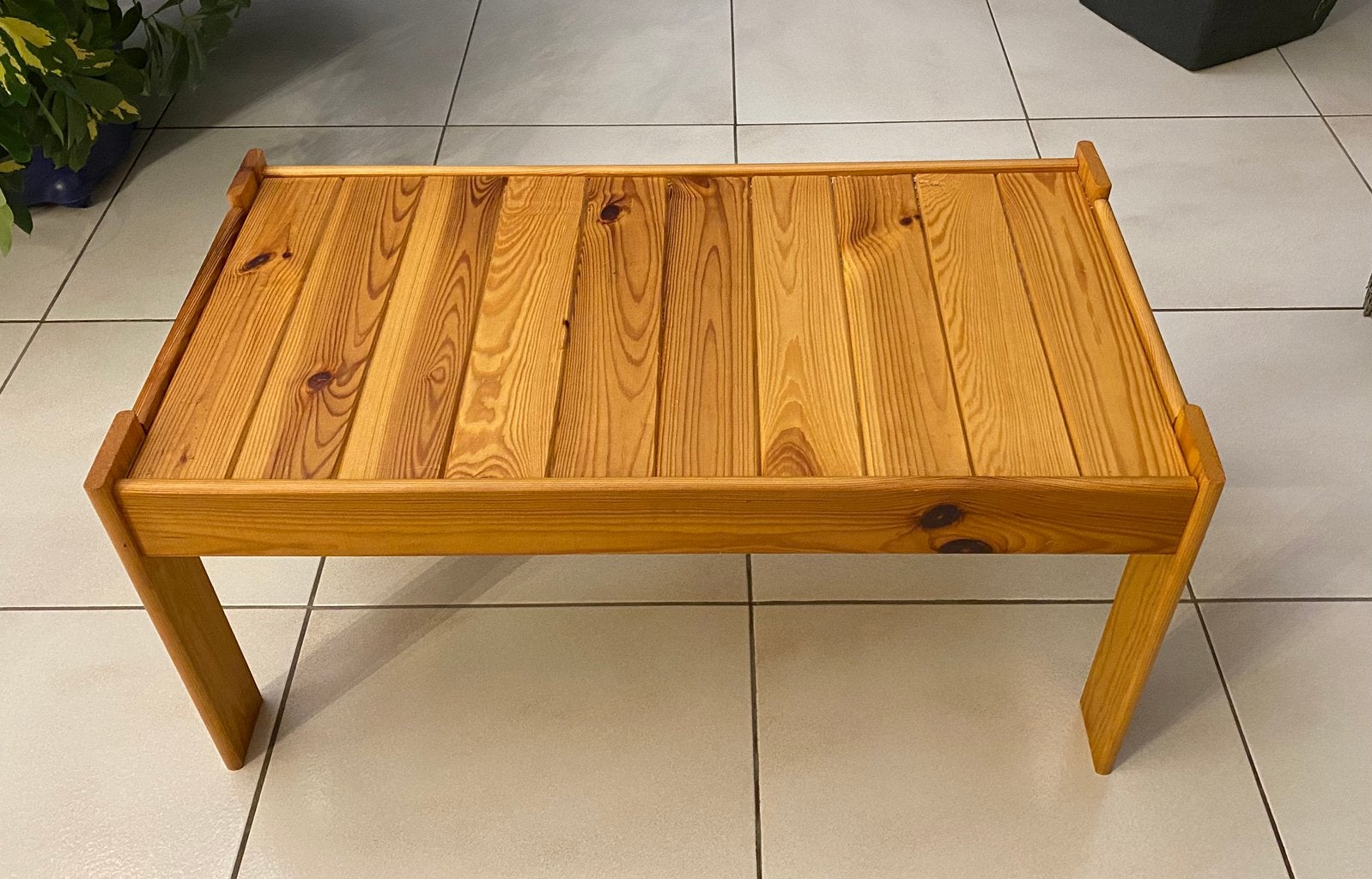 Jolie table basse en bois verni, Maison & Meubles, 50 à 100 cm, Comme neuf, Enlèvement, Rectangulaire