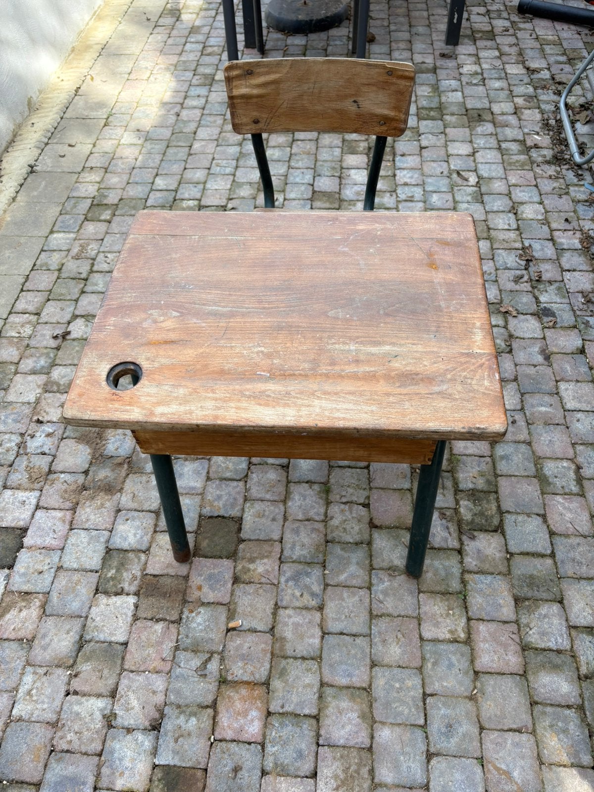 Banc d’école, Enlèvement, Comme neuf