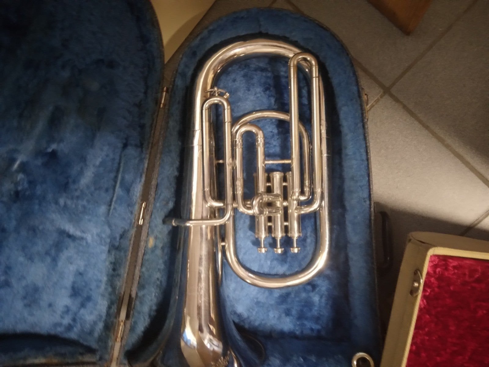 Tuba blaas instrument, Enlèvement