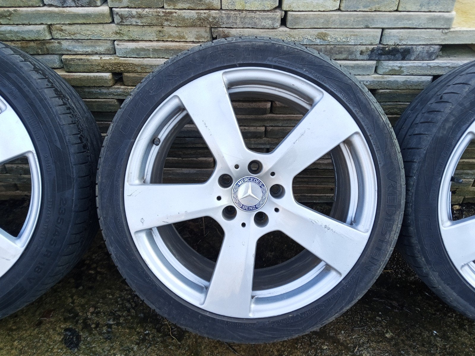4 Jantes ORIGINE Mercedes 18" + Pneus Continental & Kumho, Autos : Pièces & Accessoires, Pneus & Jantes, 255 mm, Pneus été, Enlèvement