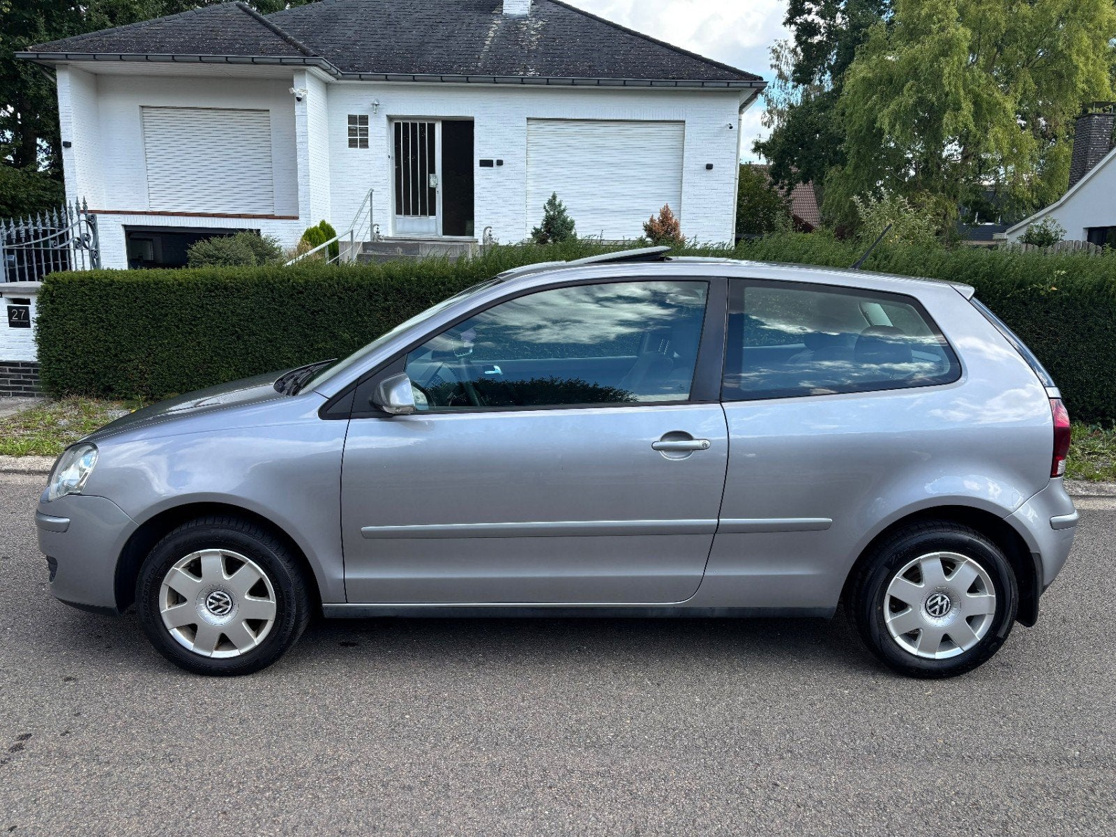 VW Polo 1.2 essence—95000km—Toit ouvrant—Airco—CT ok, Autos, Argent ou Gris, Achat, Boîte manuelle, Entretenue par le concessionnaire
