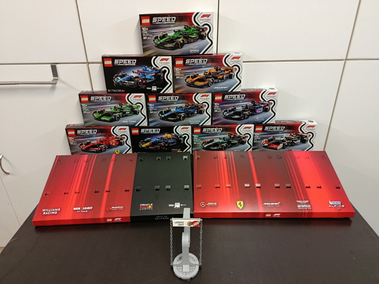 Gamme complète F1 + 2 présentoirs en carton (montés une fois, Enlèvement ou Envoi