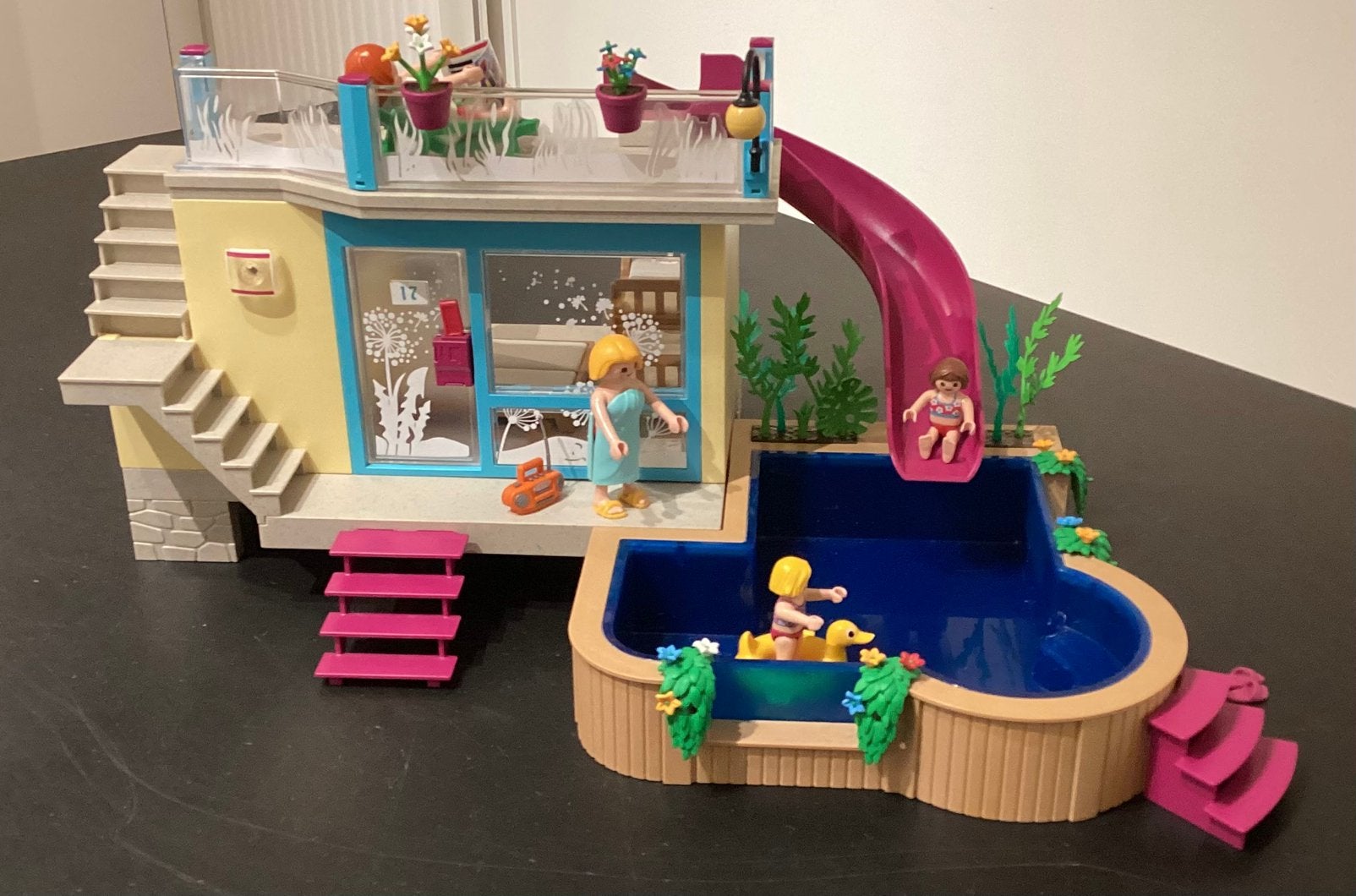 Playmobil 70435: Bungalow met zwembad., Kinderen en Baby's, Speelgoed | Playmobil, Ophalen of Verzenden, Zo goed als nieuw, Complete set