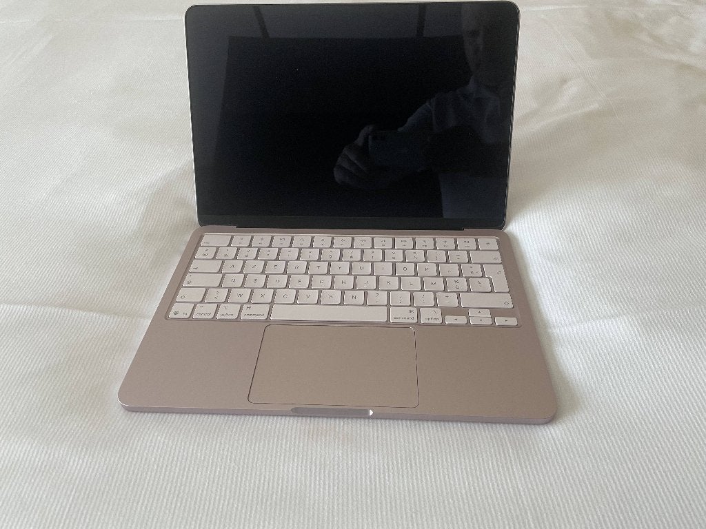 Macbook neo in absolute nieuwstaat., Ophalen, 256 GB, 13 inch, Zo goed als nieuw