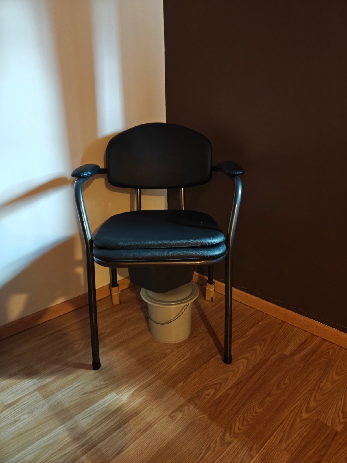Toiletstoel, Huis en Inrichting, Ophalen, Nieuw, Zwart