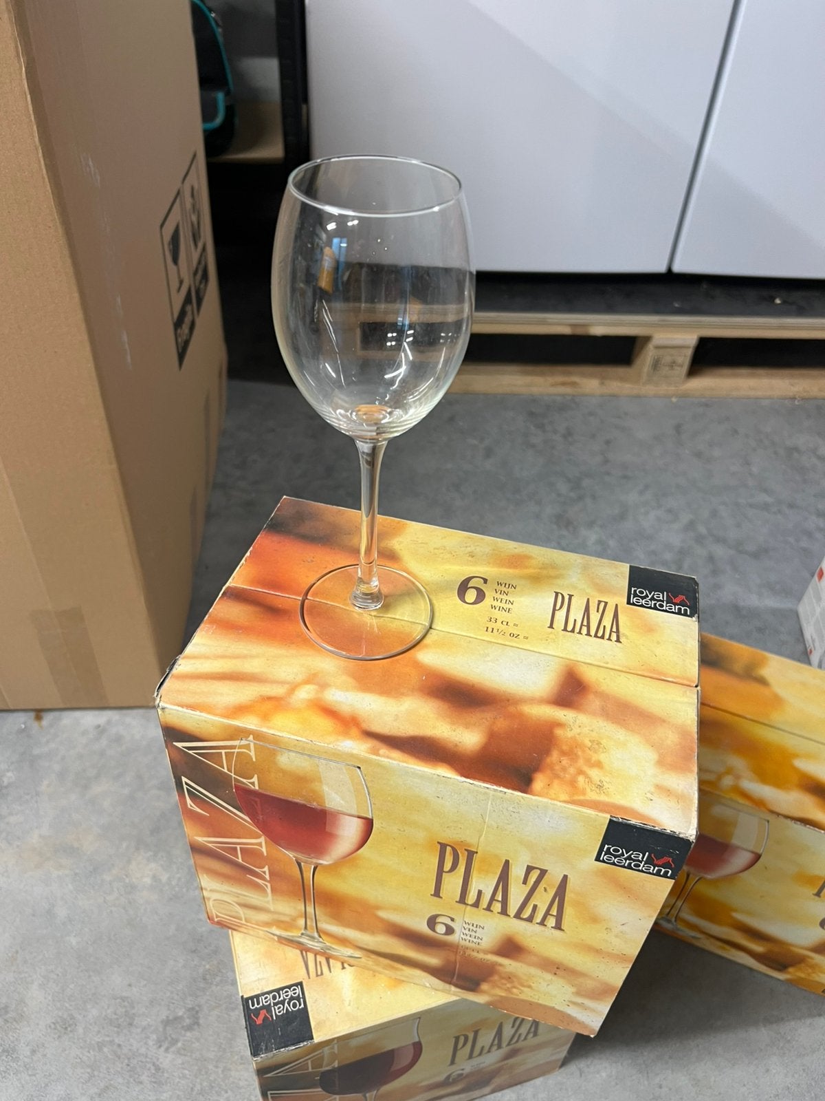 Plaza wijnglas 33cl 33 stuks, Verzamelen, Glas en Drinkglazen, Ophalen, Gebruikt