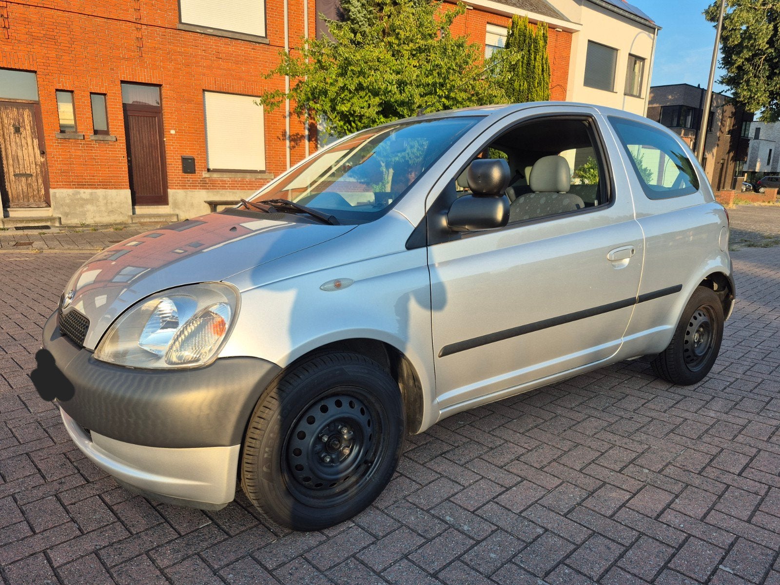 Toyota yaris 1.0 77.000km, Auto's, Stof, Grijs, Particulier, Zilver of Grijs