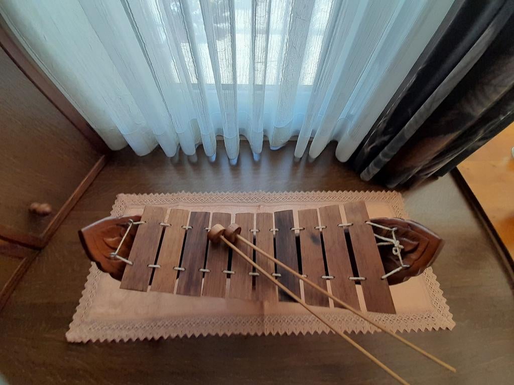 bel instrument de musique en bois sculpté, Musique & Instruments, Enlèvement