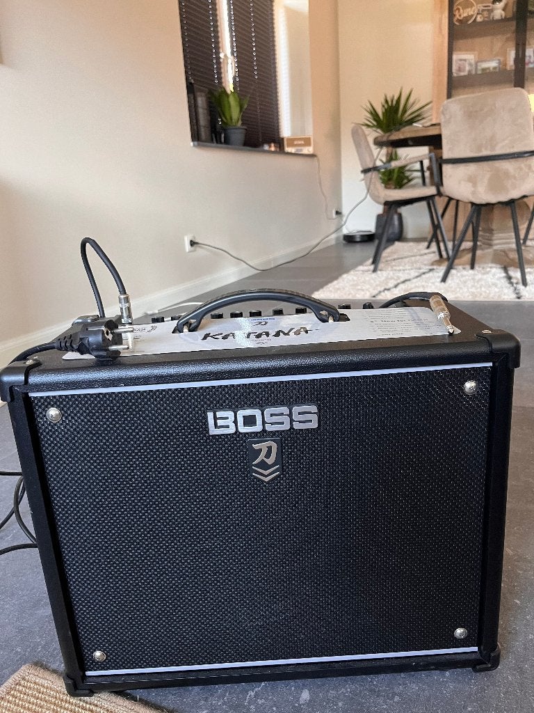 Zo goed als nieuwe boss katana versterker, Musique & Instruments, Amplis | Basse & Guitare, Comme neuf, Guitare, Moins de 50 watts