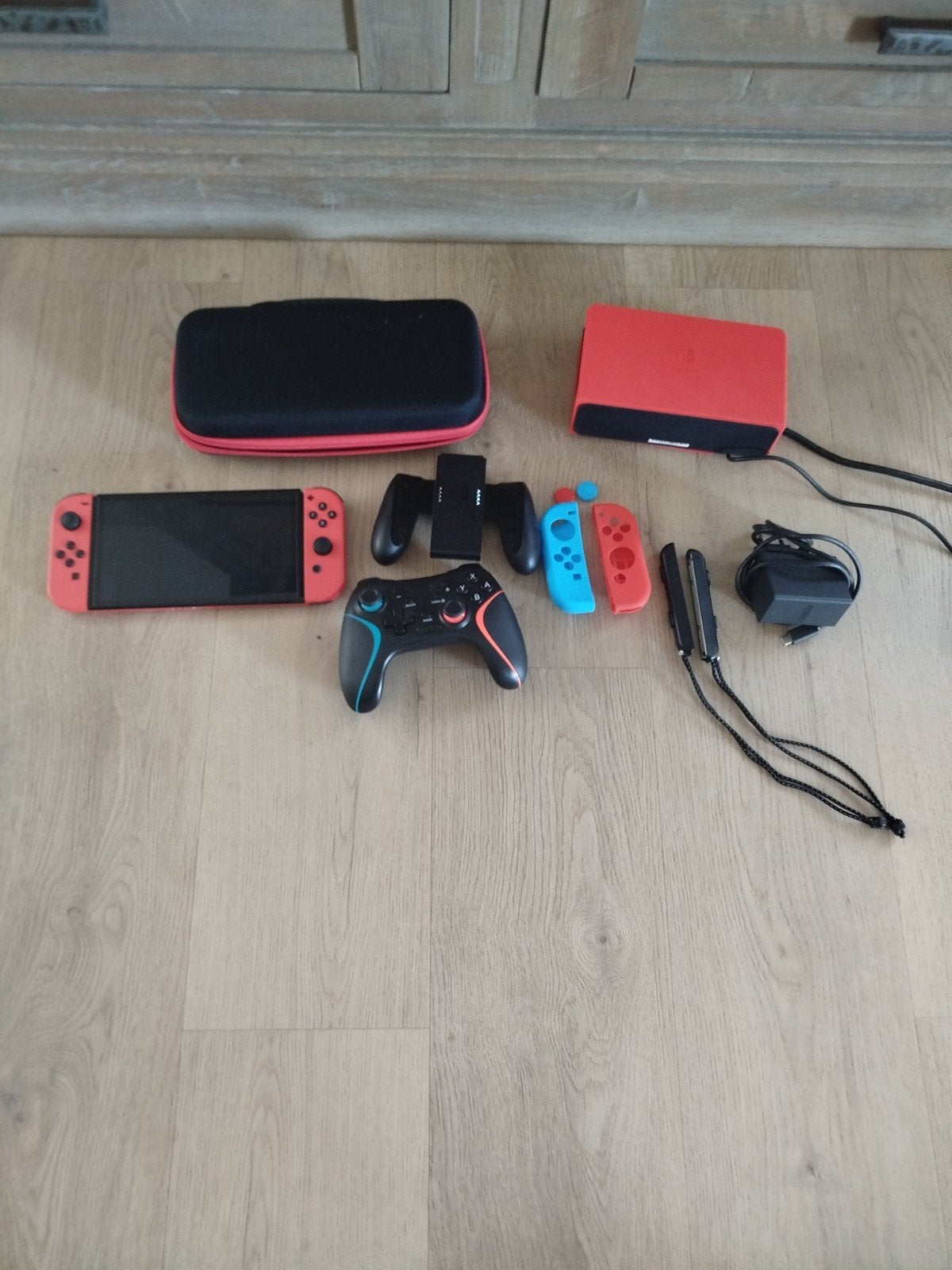 Nintendo Switch mario edition, Games en Spelcomputers, Ophalen, Zo goed als nieuw