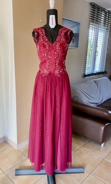 Robe de cérémonie couture faite main dentelle rose framboise, Neuf, Robe de gala, Enlèvement ou Envoi, Fait main