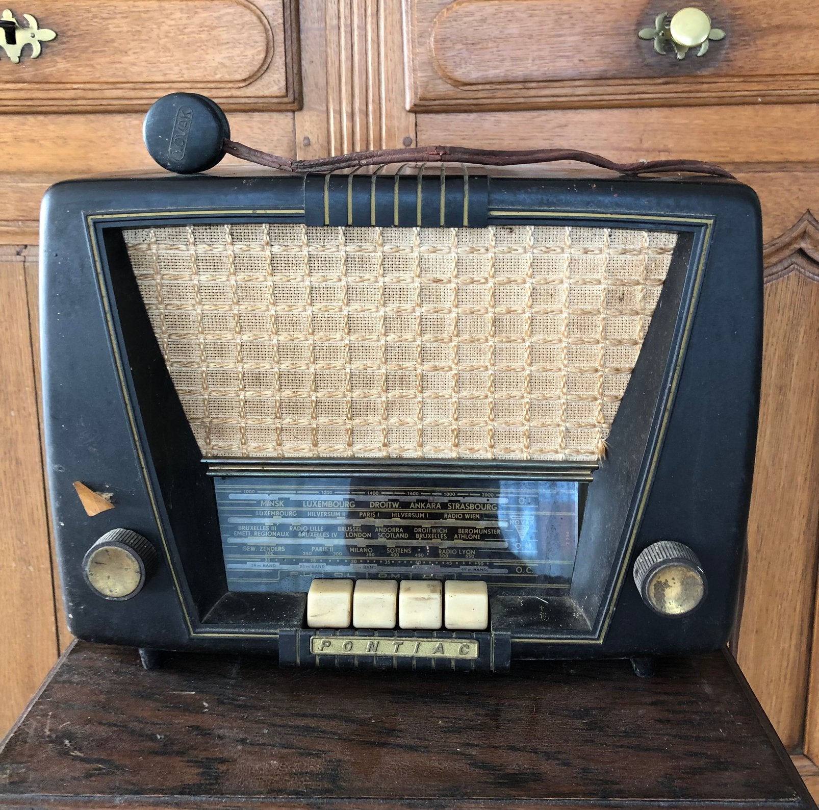 Oud bakelieten radiostation. Novak Pontiac 551, Antiek en Kunst, Ophalen of Verzenden