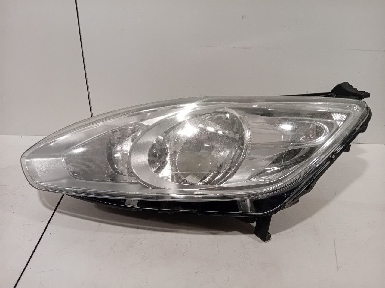Koplamp links Ford C-Max, Onderdelen@venauto.nl, Van der Ven Autorecycling B.V., Gebruikt, Ettenseweg 76, 4706 PB Roosendaal, The Netherlands