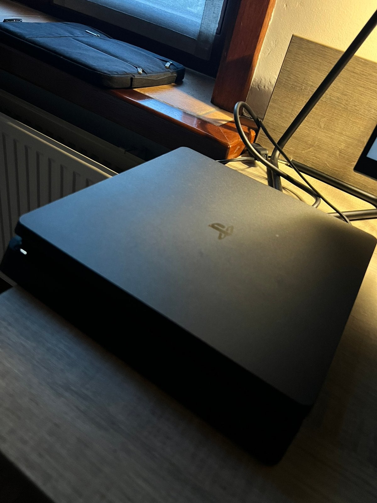 PS4 slim met 2 controllers, Ophalen, 500 GB, Met 2 controllers, Zo goed als nieuw