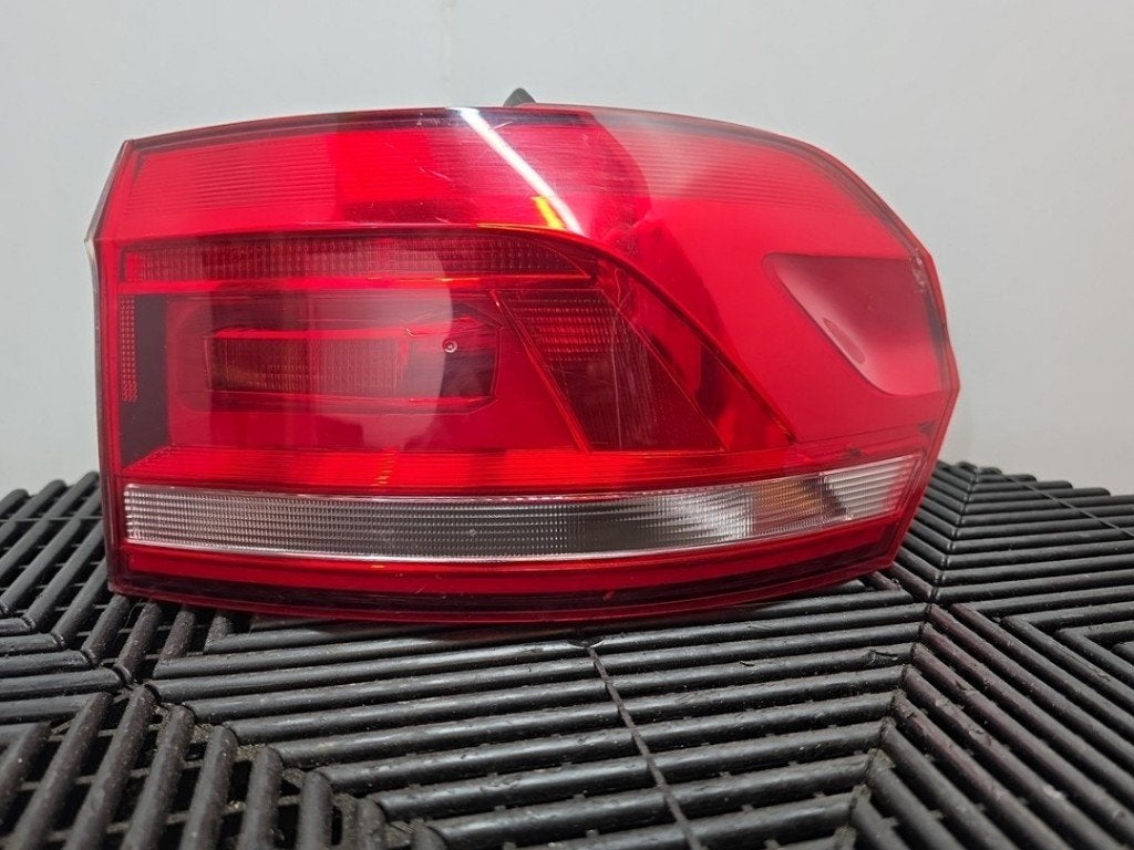 ACHTERLICHT RECHTS Touran (5T1) (|5TA945096A|90084784|), Gebruikt, Volkswagen, Valeo, 100, rue de Courcelles
75017  Paris, FR