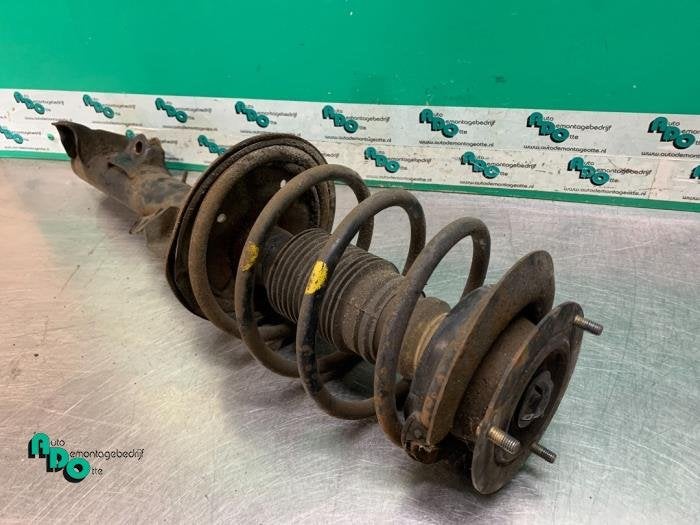 Schokdemperpoot links-voor van een BMW 3-Serie (3-Serie 90-), Gebruikt, -, -, Ophalen of Verzenden