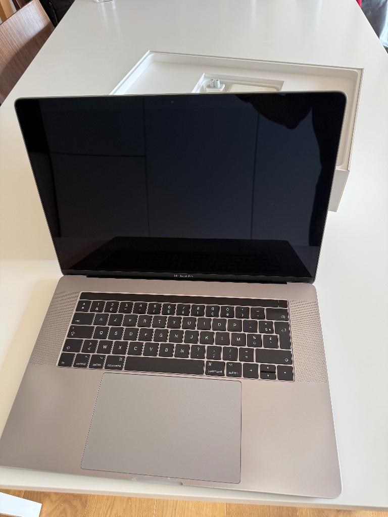 Apple MacBook Pro 15 pouces (2017, barre tactile), Informatique & Logiciels, Apple Macbooks, 512 GB, Utilisé, Azerty, 15 pouces