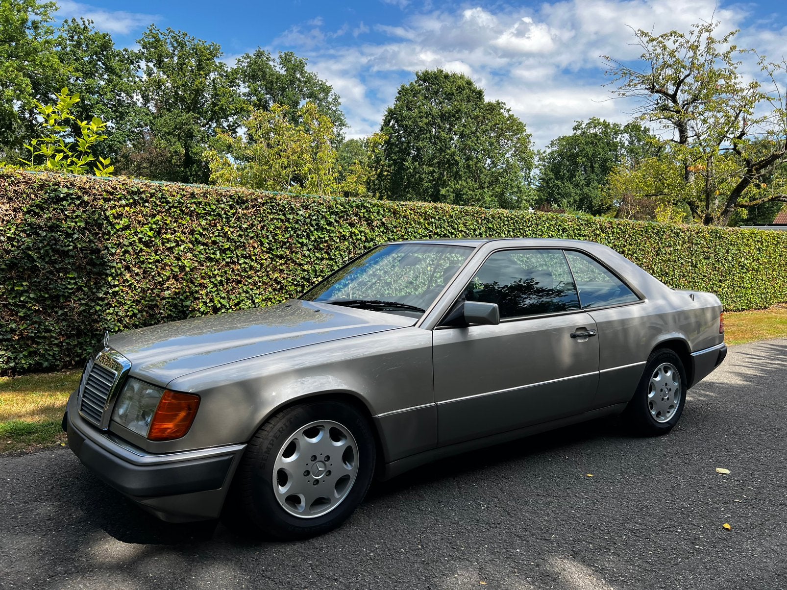 Oldtimer Mercedes W124 300CE coupé 6 cilinder automaat, foto 2