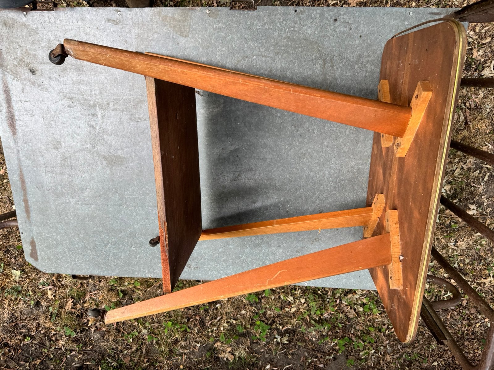 Table à roulettes, Enlèvement