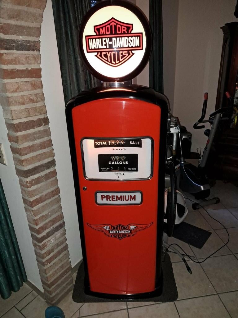 Mooi Bennett gaspump benzinepomp Harley style, Ophalen